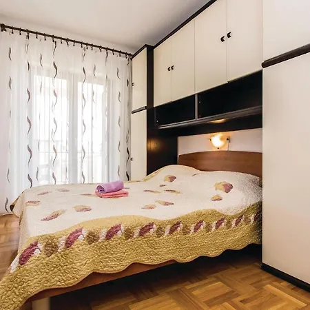 Stunning In Krk With Kitchen Διαμέρισμα Krk Town