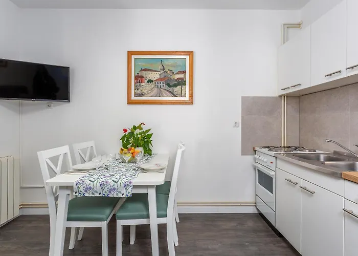 Stunning In Krk With Kitchen Apartamento Krk Town