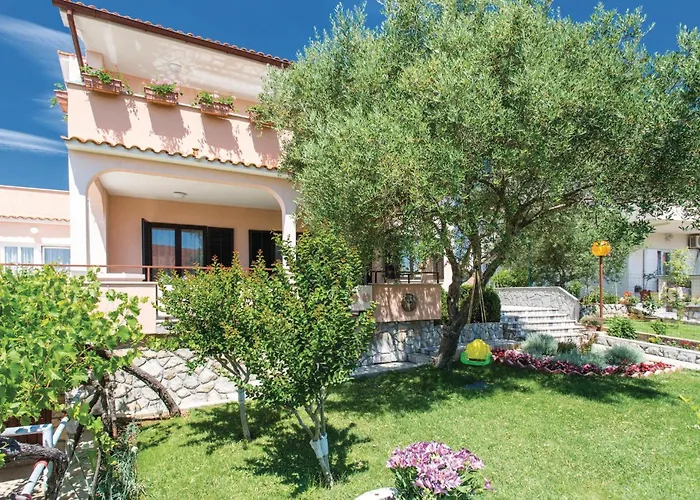 Stunning In Krk With Kitchen Apartmán