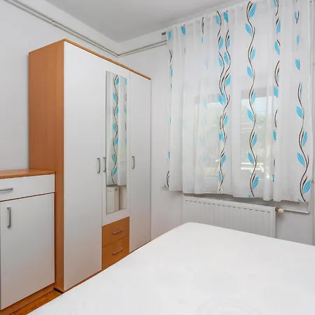 Stunning In Krk With Kitchen Apartman *