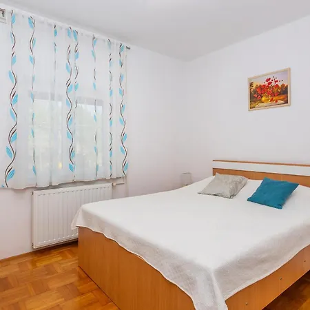 Stunning In Krk With Kitchen Apartman